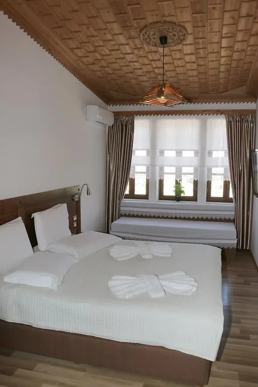 Hotel Kodra Gjirokastër 3*,